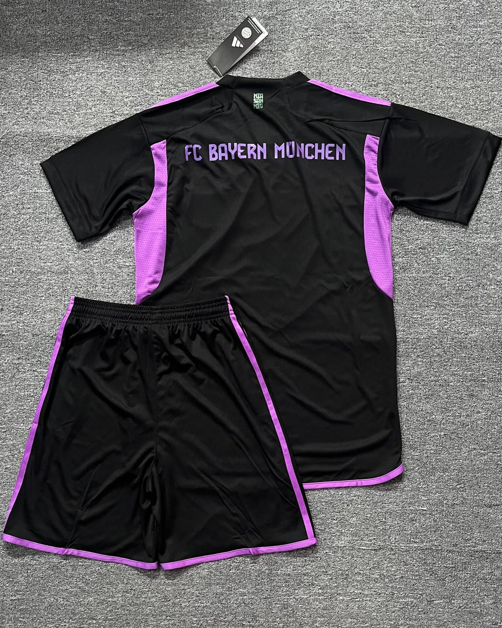 BAYERN MUNCHEN Adult Kit