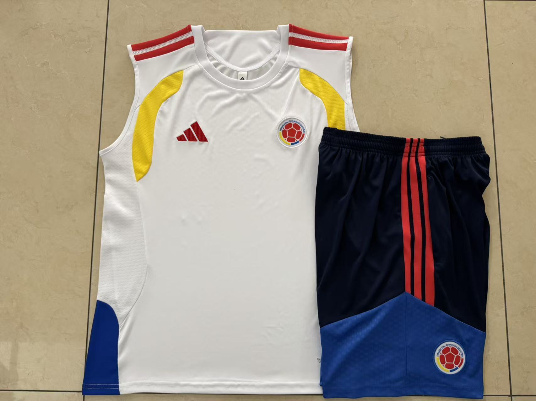 TANK TOP + SHORTS COLOMBIA